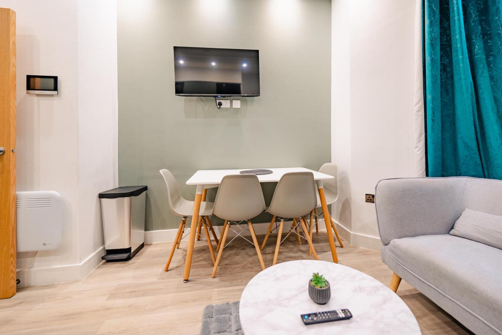 Luxury Apartments In Cardiff City Centre Екстер'єр фото