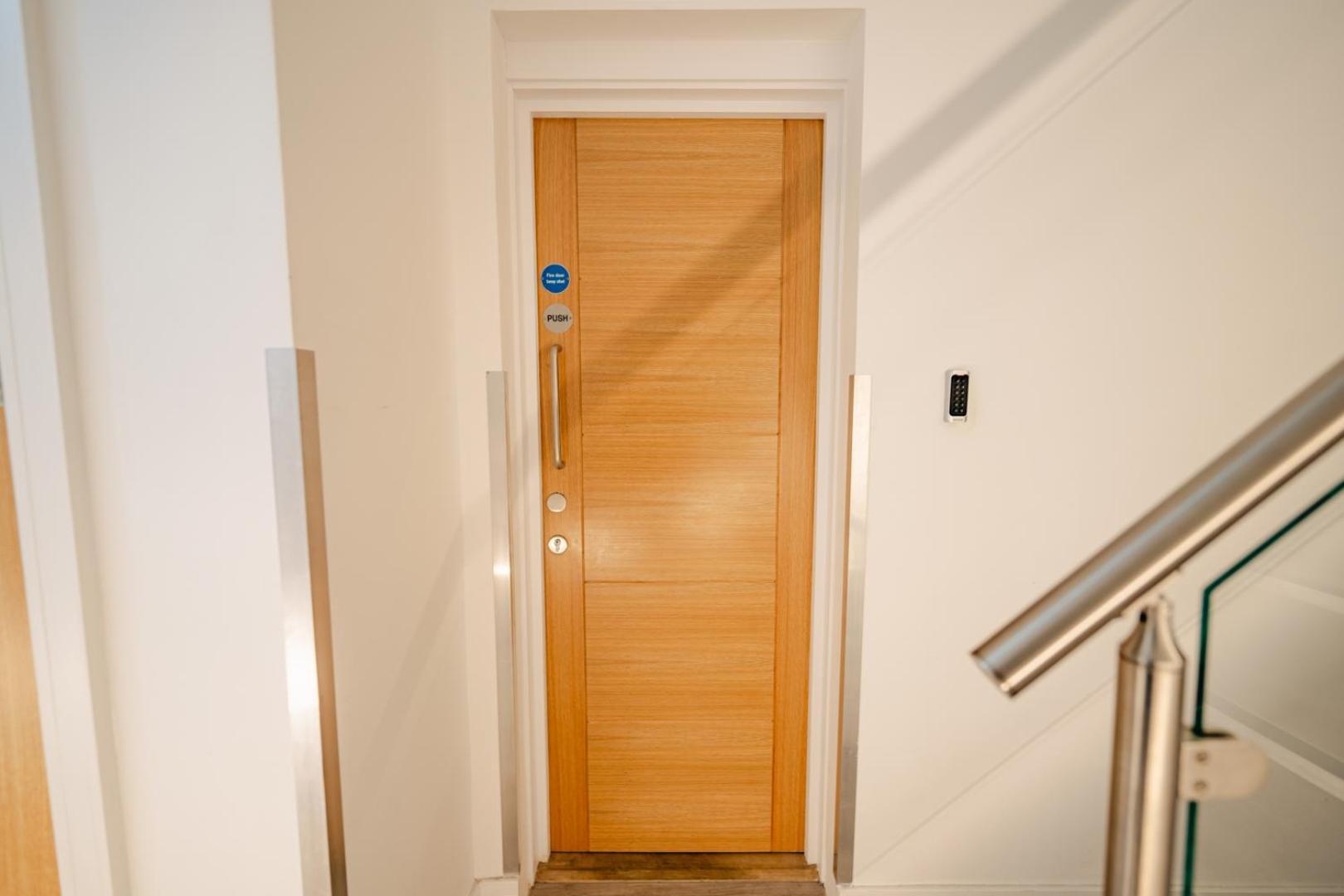 Luxury Apartments In Cardiff City Centre Екстер'єр фото